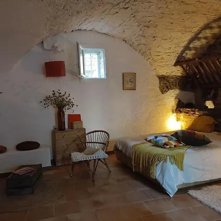 Magnanerie Du Perrier : Studio Independant Au Pied Des Cevennes * Pompignan (Gard)