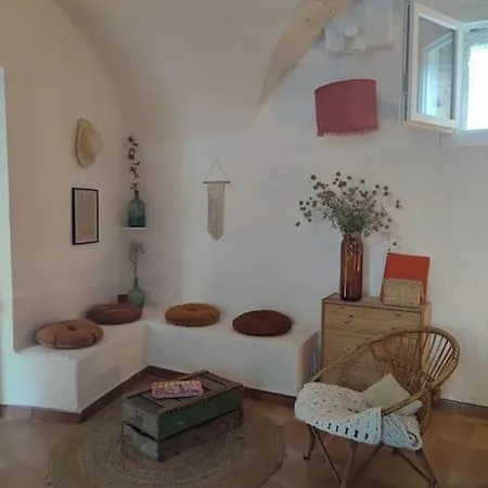 Magnanerie Du Perrier : Studio Independant Au Pied Des Cevennes * Pompignan (Gard)